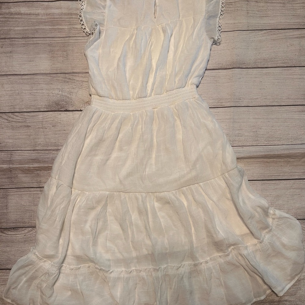 Elegant White Summer Dress - Picture 6 of 7